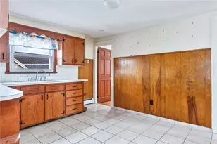 221 State St, Bristol, RI 02809 - Photo 22