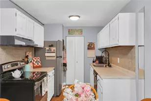 1560 Douglas Ave, North Providence, RI 02904 - Photo 14