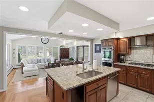 122 Mystery Farms Dr, Cranston, RI 02921 - Photo 2