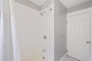 92 Colonial Rd, Providence, RI 02906 - Photo 18