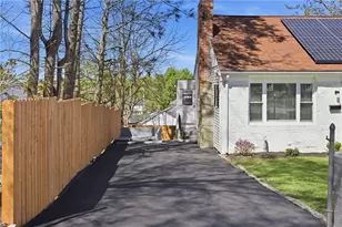 35 Myra St, Providence, RI 02909 - Photo 4