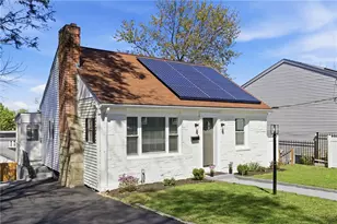 35 Myra St, Providence, RI 02909 - Photo 2