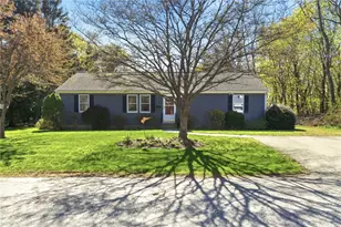 1 Roslyn Ave, Bristol, RI 02809 - Photo 2