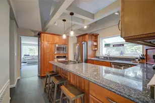 132 Ruggles Ave, Newport, RI 02840 - Photo 8