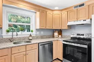 40 Heroux Blvd, Cumberland, RI 02864 - Photo 10