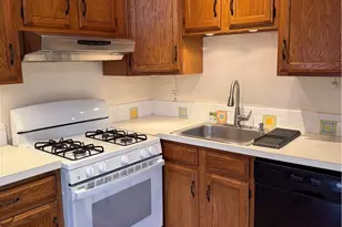 2 Burrs Ln, Providence, RI 02904 - Photo 8