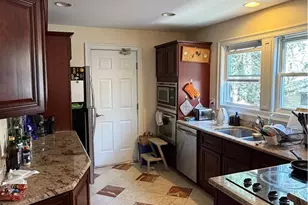 132 Elton St, Providence, RI 02906 - Photo 12