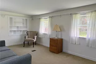 36 Lawrence Ct, Tiverton, RI 02878 - Photo 4