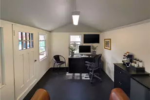 36 Nisbet St, Providence, RI 02906 - Photo 20