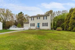44 Orchard Valley Dr, Cranston, RI 02921 - Photo 2