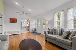 20 Bassett Ave, Warwick, RI 02889 - Photo 14