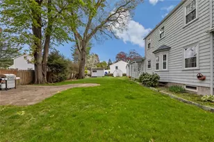 20 Bassett Ave, Warwick, RI 02889 - Photo 10