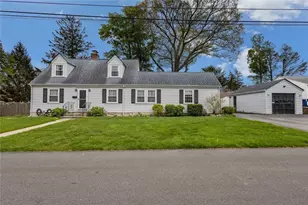 20 Bassett Ave, Warwick, RI 02889 - Photo 2