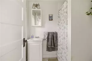 18 Cummings Rd, Newport, RI 02840 - Photo 10