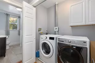 127 W Main Rd, Middletown, RI 02842 - Photo 26