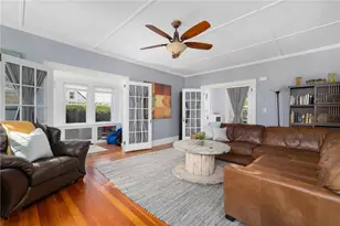 127 W Main Rd, Middletown, RI 02842 - Photo 8