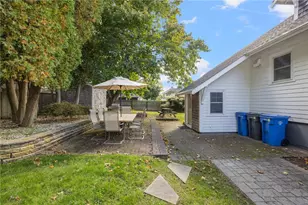 127 W Main Rd, Middletown, RI 02842 - Photo 30