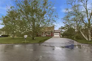 14 Barton Ln, Middletown, RI 02842 - Photo 2