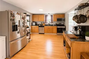 625 Mendon Rd, Cumberland, RI 02864 - Photo 10