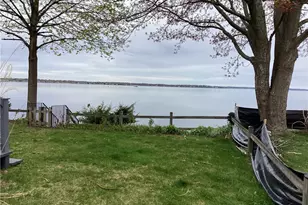 135 Namquid Dr, Warwick, RI 02888 - Photo 4