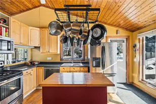 585 Meadow View Ave, Warwick, RI 02889 - Photo 10