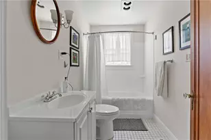 123 Beacon St, Middletown, RI 02842 - Photo 10