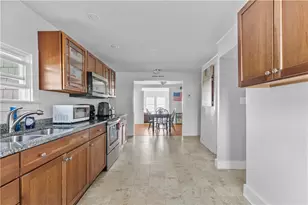 38 Aquidneck Ave, Portsmouth, RI 02871 - Photo 6
