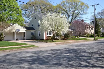 42 Alexander McGregor Road, Pawtucket, RI 02861 - Photo 2