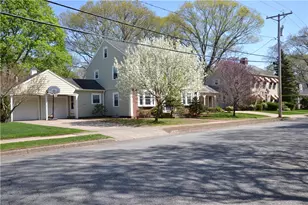 42 Alexander McGregor Rd, Pawtucket, RI 02861 - Photo 2