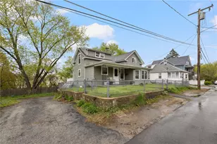 19 Prospect St, Lincoln, RI 02838 - Photo 2