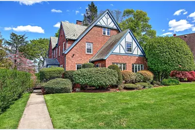40 Dryden Avenue, Pawtucket, RI 02860 - Photo 2