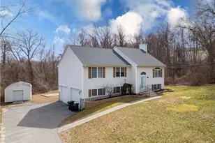 25 Belfield Dr, Johnston, RI 02919 - Photo 2
