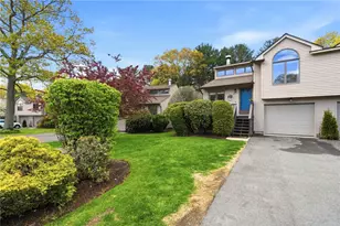 90 Cardinal Dr, North Kingstown, RI 02852 - Photo 2