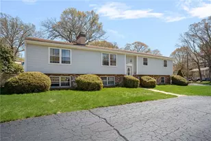 44 Quaker Dr, West Warwick, RI 02893 - Photo 2
