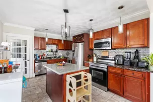 18 Hanover Ave, Pawtucket, RI 02861 - Photo 6