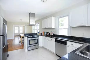 2 Bedlow Ave, Newport, RI 02840 - Photo 8