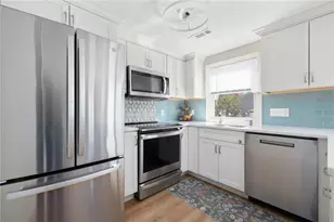 18 Chestnut Ave, Narragansett, RI 02882 - Photo 16