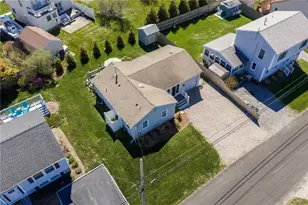 18 Chestnut Ave, Narragansett, RI 02882 - Photo 4