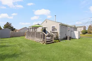 18 Chestnut Ave, Narragansett, RI 02882 - Photo 2