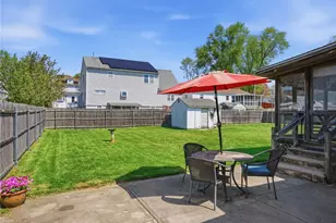84 W Earle St, Cumberland, RI 02864 - Photo 28