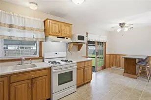 84 W Earle St, Cumberland, RI 02864 - Photo 6