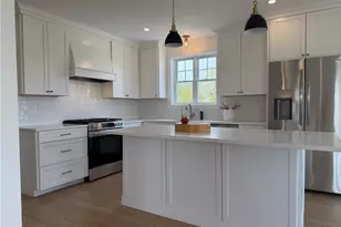 27 Massasoit Ave, Bristol, RI 02809 - Photo 4