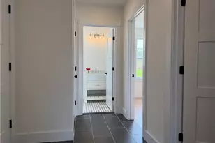 27 Massasoit Ave, Bristol, RI 02809 - Photo 10