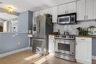 14 Woodhill Dr, Cranston, RI 02920 - Photo 4