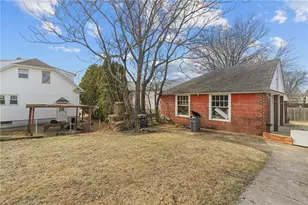 196 Wardlaw Ave, Providence, RI 02908 - Photo 20
