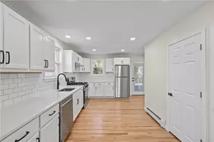 176 Horse Neck Rd, Warwick, RI 02889 - Photo 6
