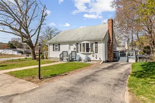 39 Oakland Dr, West Warwick, RI 02893 - Photo 2