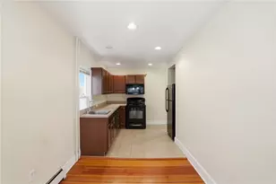 8 Mann Ave, Newport, RI 02840 - Photo 4