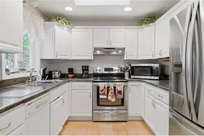 365 Maple Street, Warwick, RI 02888 - Photo 4