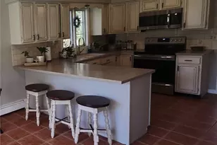 54 Sefton Dr, Bristol, RI 02809 - Photo 2